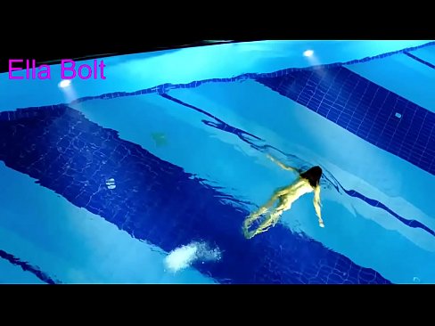 ❤️ എനിക്ക് കാണുന്നത് നിർത്താൻ കഴിയില്ല, ELLA BOLT റിസോർട്ട് പൂളിൽ നഗ്നയായി നീന്തുന്ന യുവ സുന്ദരിയെ പിടികൂടി സൂപ്പർ അശ്ലീലം ഞങ്ങളിൽ ️❤
